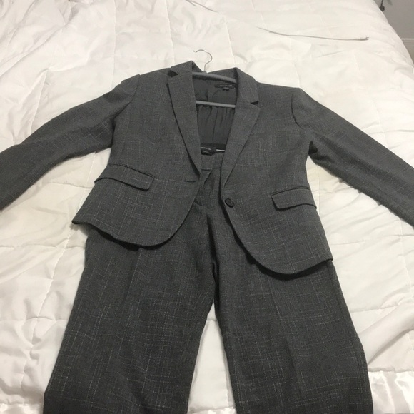 NWOT ANN TAYLOR GREY MATCHING SUIT SIZE 6 and 8 - Picture 3 of 7